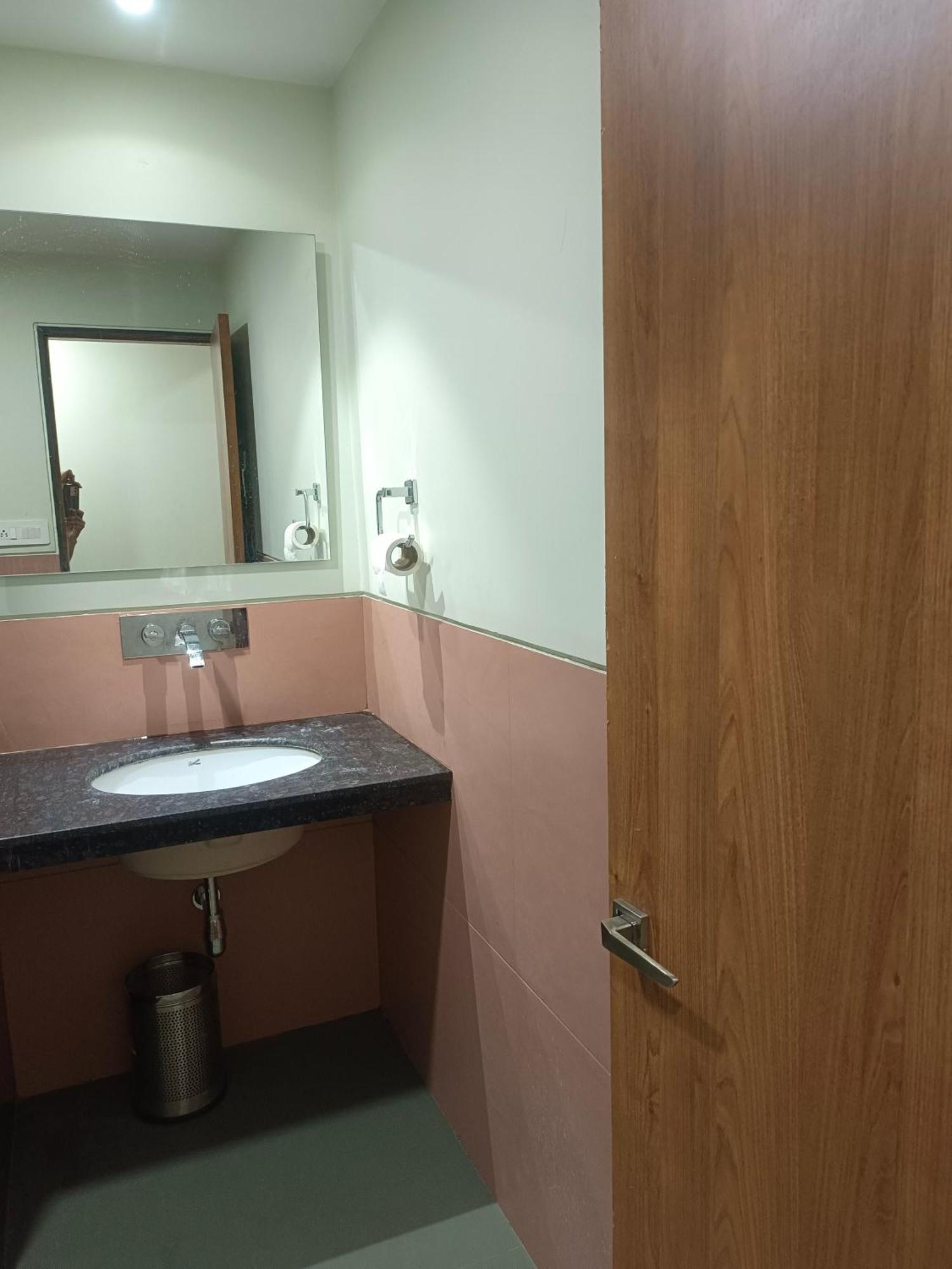 Hotel Ashray Ujjain Luaran gambar