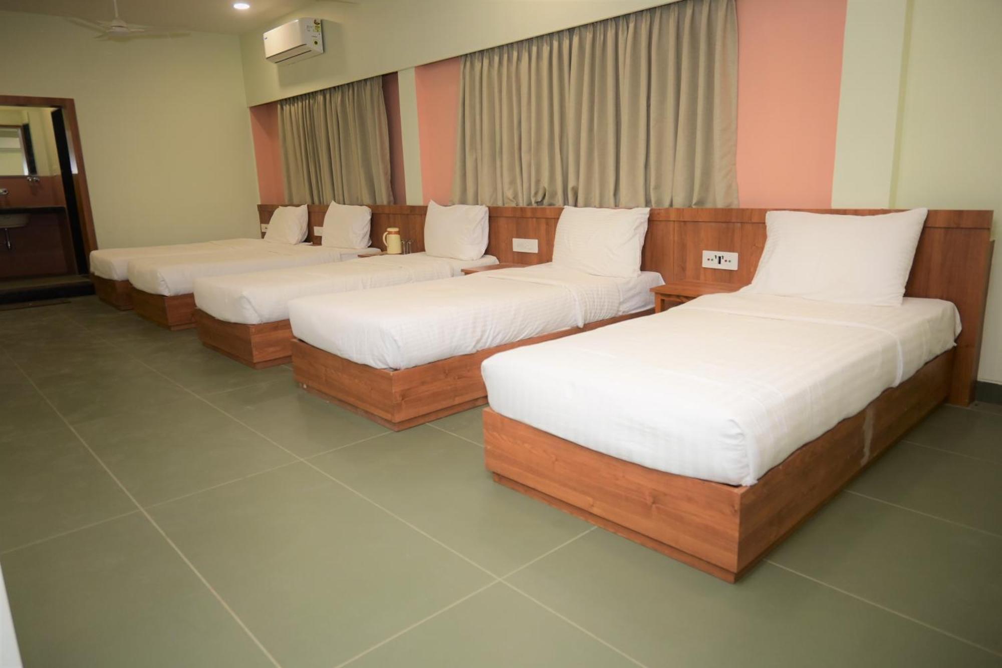 Hotel Ashray Ujjain Luaran gambar