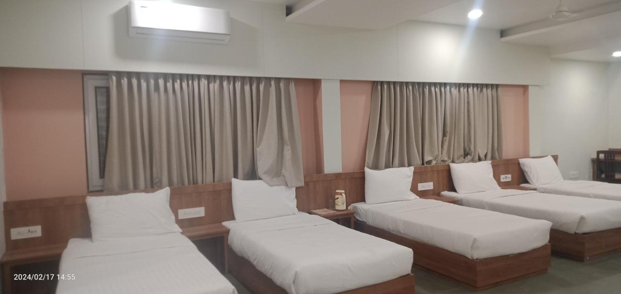 Hotel Ashray Ujjain Luaran gambar