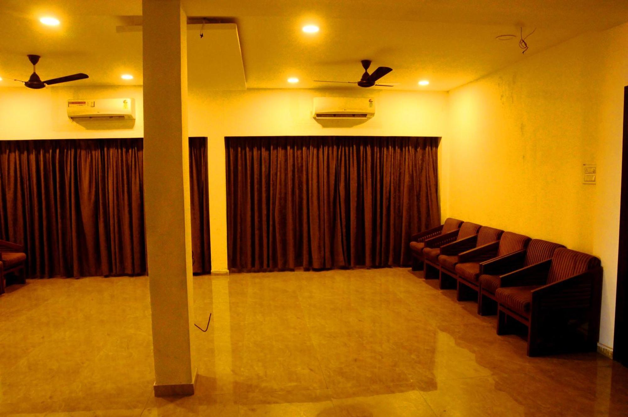Hotel Ashray Ujjain Luaran gambar